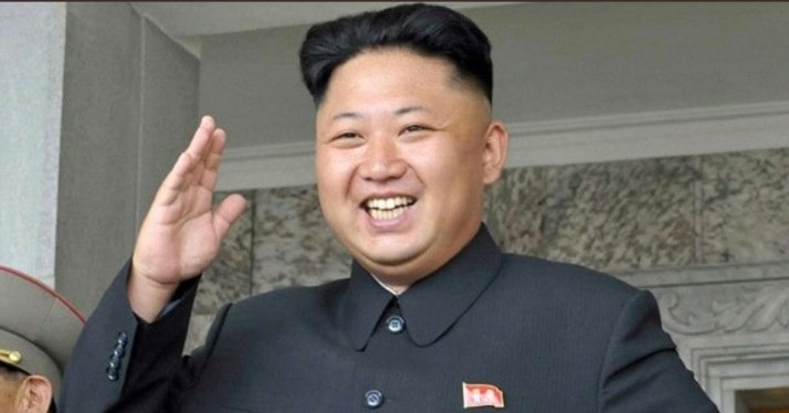 Olum biz böyle dalga geçiyoruz da dikkat edelim adam ölmezse ilk işi bizim ülkeyi vurur amk. Kim jong un 💓💓💓 (böyle kalp koyayınm belki anlamaz aq xkfjckrkckfk)