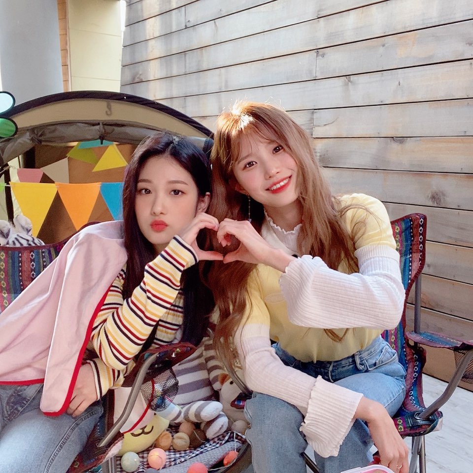 DemTheflover's tweet photo. [#from_This 📸] Pieno di divertimento e emozioni nel fromis veranda talk  ❣ cosa sono le fromis per i flover? 🥰💖

#fromis_9
#프로미스나인 @realfromis_9 https://t.co/ewxqvC4nVe