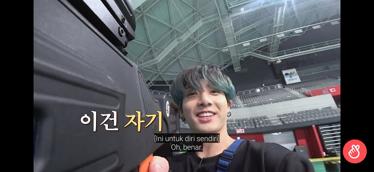 Sitiru1506's tweet photo. Si tampan si bungsu si ehem ehem @BTS_twt #JUNGKOOK #RunBtsEp99 https://t.co/fNU1hxMfW1