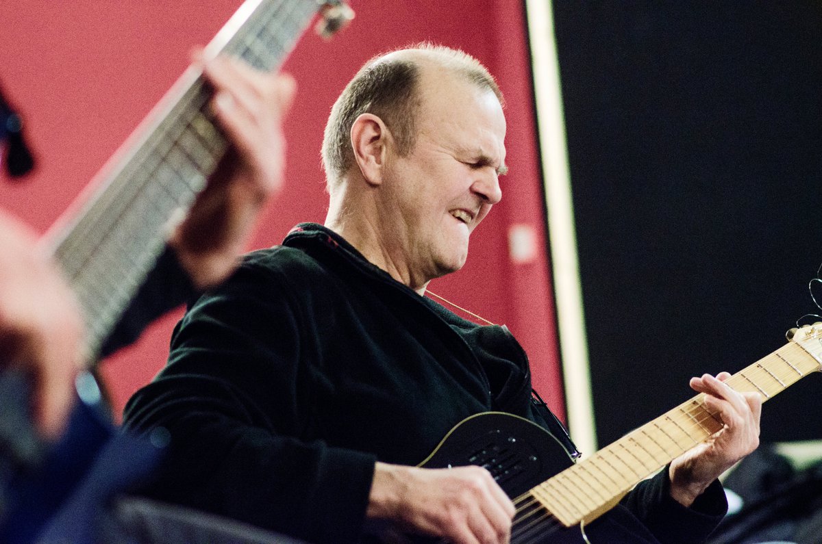 C’est avec une profonde tristesse que nous avons appris ce matin le décès de Jacques Pellen. 
Jacques était un musicien hors-normes. Talentueux, ingénieux, précis et juste… les qualificatifs ne manquent pas pour décrire l’artiste et son œuvre.

📷Clara Abi Nader