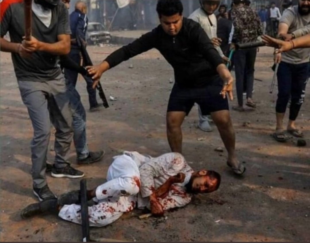 Amjad_hussain78's tweet photo. Indian media is supporting RSS _BJP in killing Indian Muslims &amp; showing fake &amp; wrong news #Islamophobia_In_India https://t.co/jXDGn7cLlY https://t.co/fGzvU8Nt3j
