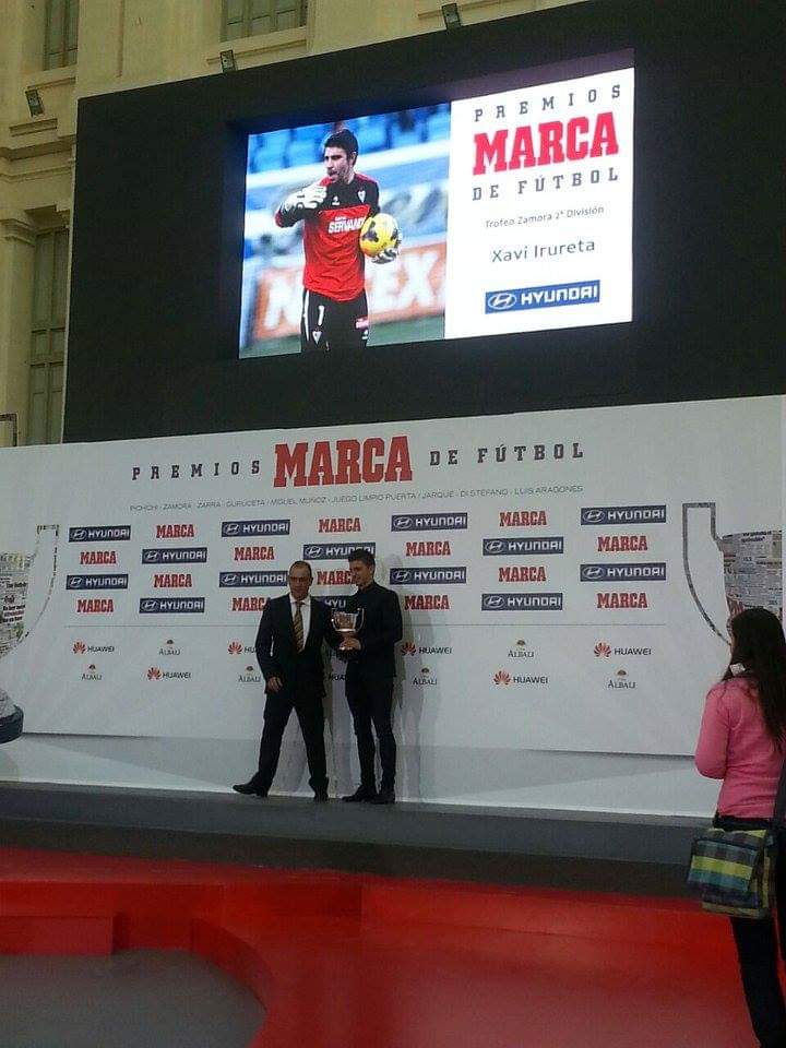 XabiIrureta's tweet photo. Grandes recuerdos...#premiosmarca al Zamora de Segunda División y #premiosLFP al portero revelación de la liga...creer en uno mismo siempre!!!
💪⚽️❤ https://t.co/GVIydpBbUe