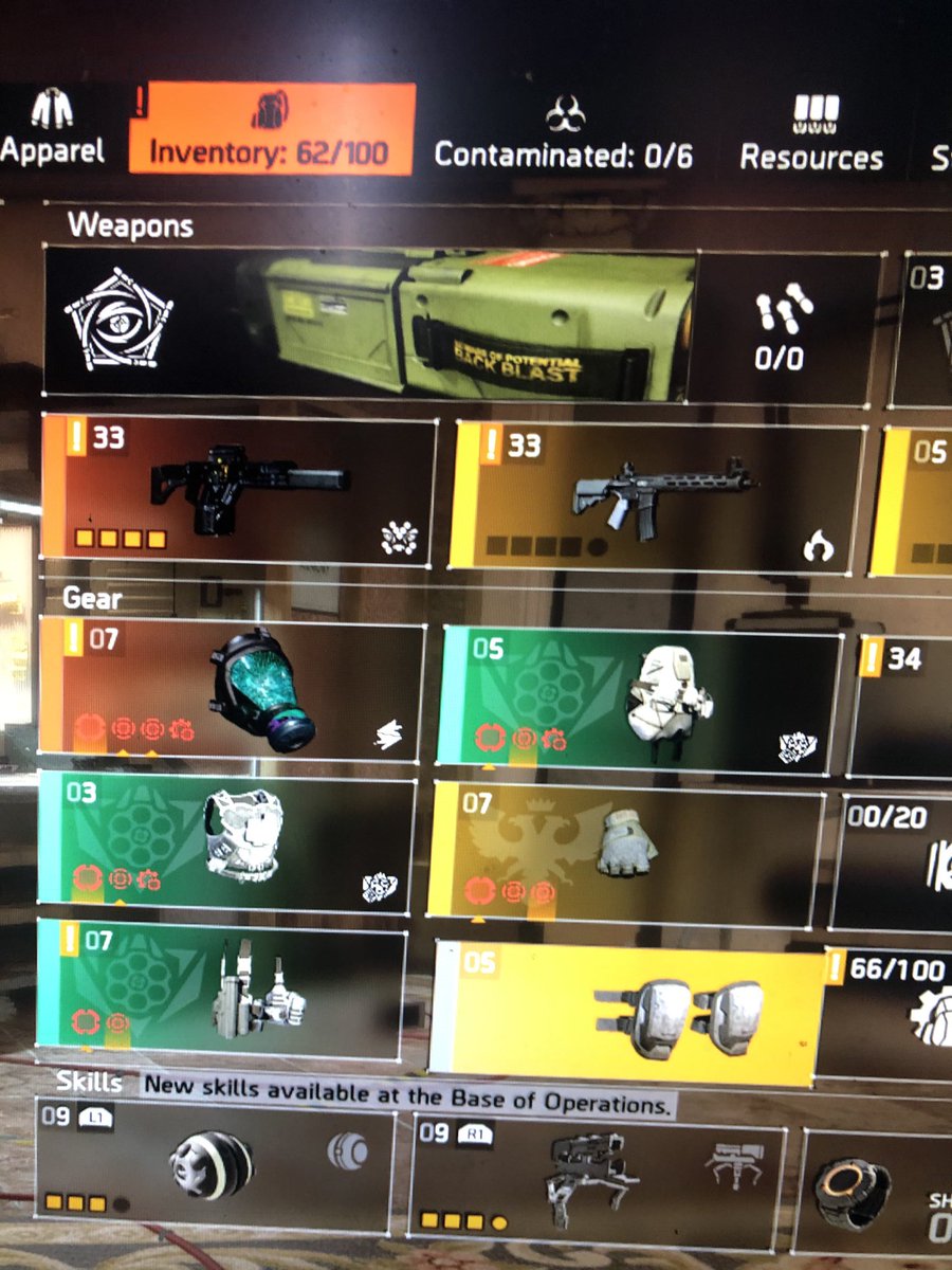 PeoplesSystem's tweet image. ⁦@TheDivisionGame⁩ after title 9 update i lost my striker knee pad  and it was replaced with a lv 1 white what the hell