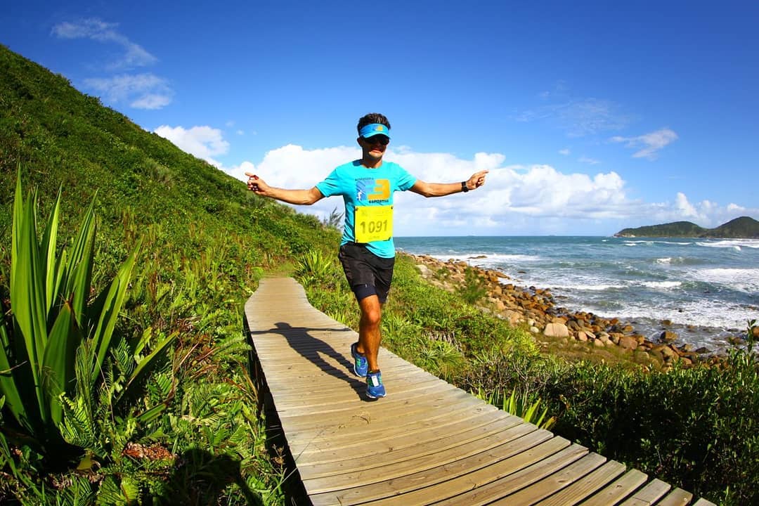 focoradical's tweet photo. #REPOST
@clovysd
Têm como não sentir SAUDADEEESSS... ??? Mountain Do. MD Praia do Rosa 2017.  #tbt❤ #trailrun #corridademontanha 📷#focoradical #recordarecorrer #mdpraiadorosa #paraíso #Sc #CorrePp.🏃🍃🌵🌅🌴💙❤😍 https://t.co/K4puGJm4w7