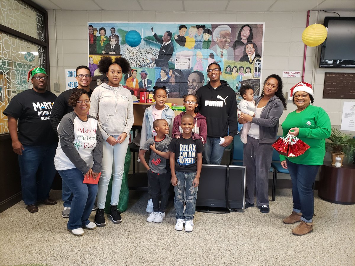 RedstoneFCU's tweet photo. #RFCU's Adopt-A-School Program started in 2018. 31 #RedstoneFCU branches & departments now participate. They volunteer at schools throughout the area -- from Arab to Murfreesboro -- and serve as lunch buddies, field day helpers, guest speakers, mentors, and so much more. β€οΈ https://t.co/ximZ6xzaB4