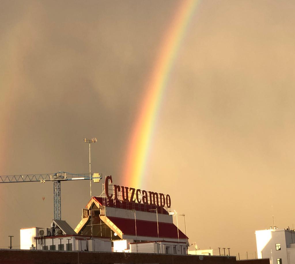 Estoy buscando al autor/a de esta obra de arte, que nos enseña que al final, el sol siempre vuelve a salir. 🌈