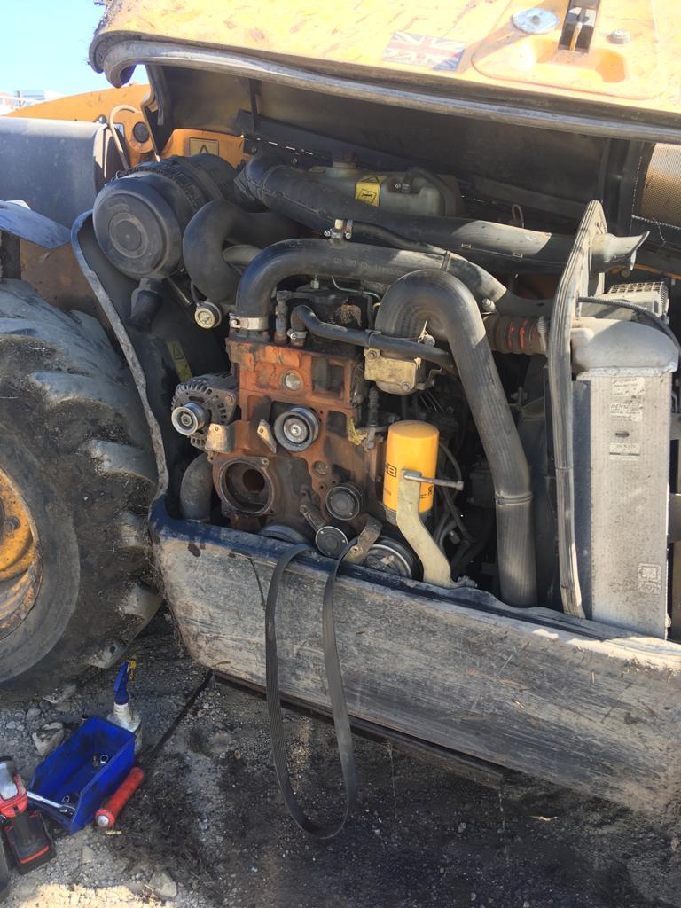 ClaphamAgricul1's tweet photo. Water pump replacement and oil leak repaired on a JCB in Saddleworth at McLintock's Dairy
#ClaphamAg #agriculture #farmingUK #machiney #repair #jcb #westyorkshire https://t.co/A37YtSuOd0