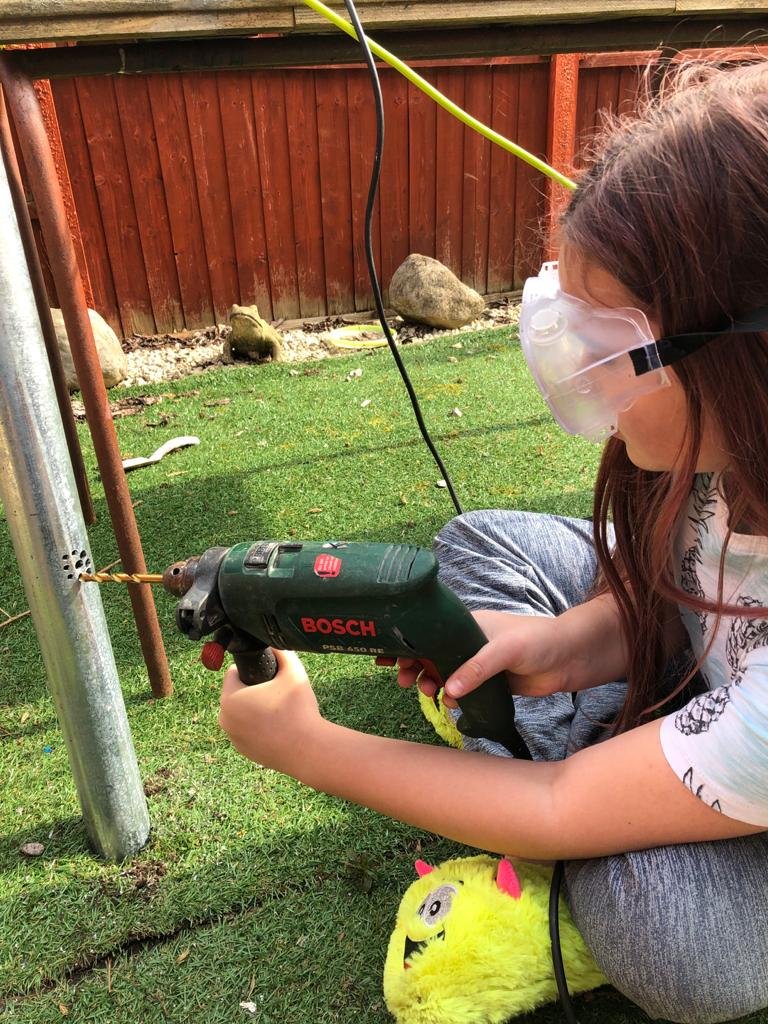 KateNinaDavis2's tweet photo. @BishopEton Practical science in the garden, making a wind turbine! 🍃🤓 https://t.co/lO2c3hktvc