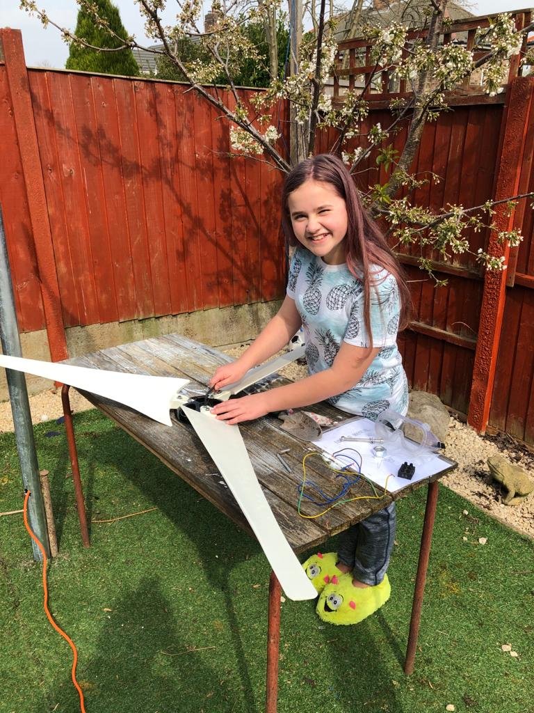 KateNinaDavis2's tweet photo. @BishopEton Practical science in the garden, making a wind turbine! 🍃🤓 https://t.co/lO2c3hktvc