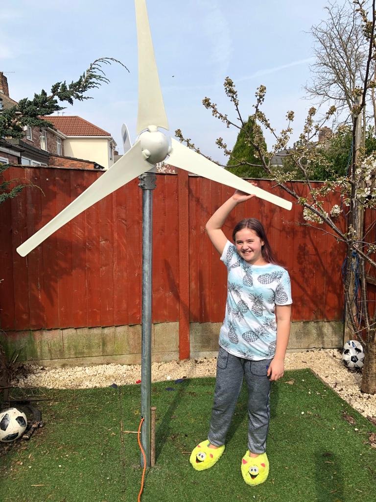 KateNinaDavis2's tweet photo. @BishopEton Practical science in the garden, making a wind turbine! 🍃🤓 https://t.co/lO2c3hktvc