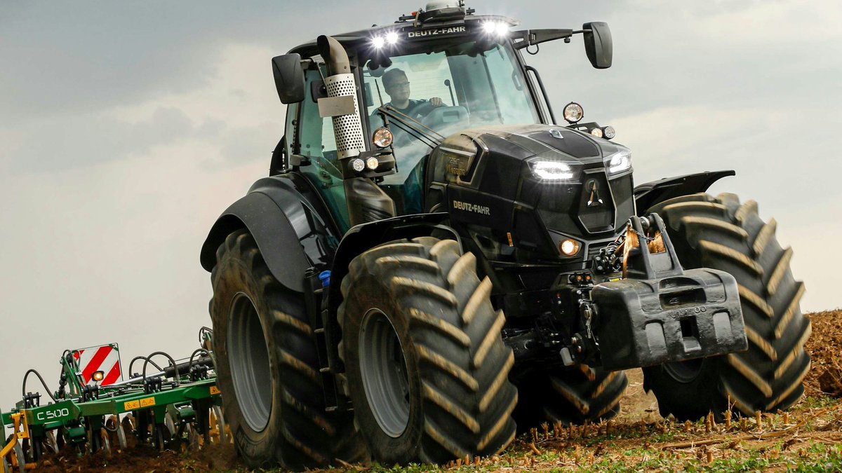 Deutz-Fahr 7250 TTV Warrior.
Gücü, gösterişi ve özellikleri ile adeta tarla savaşçısı...

#Deutzfahrtraktör
#deutzfahr7250ttv
#deutzfahrteknolojisi #traktör #deutzfahrgücü #tarımmakinaları #deutzfahrtürkiye