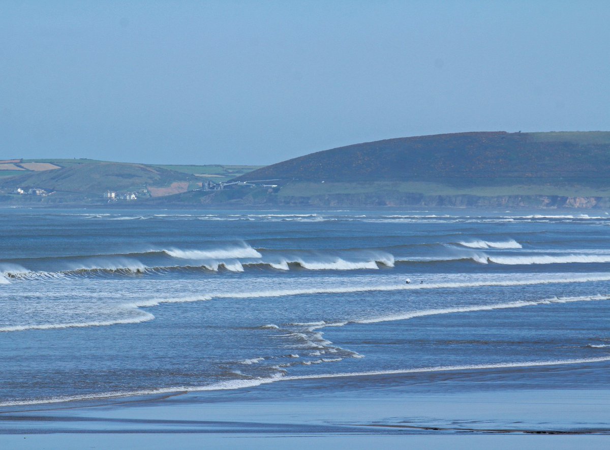 Yes today. Yes we knew it was coming. Yes a couple of people out who cycled there. No, I didn't go in (took the photo on my daily cycle). 
But looking bloomin lovely 

#northdevon #surfingdevon #northdevonsurf #devonsurf #swsurf #surferstyle #surflife #surftrip #sauntonsurf