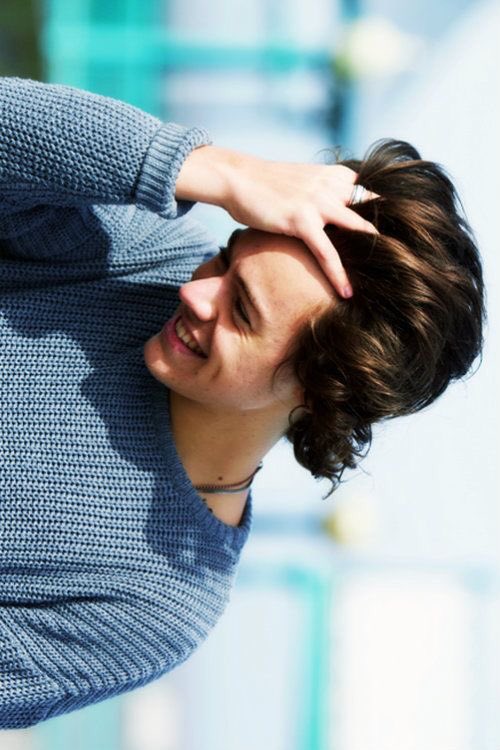 to bright up ur day here’s a adoreble thread of harry