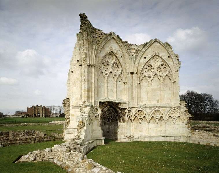 I didn't pay to go in as it's a dear do for the corner of a transept with a chunk of chapter house, which you can see (the less attractive) side of for free with a zoom lens Also the softest sell ever had from EH. Bloke on till didn't even try coax us in, never mind membership!