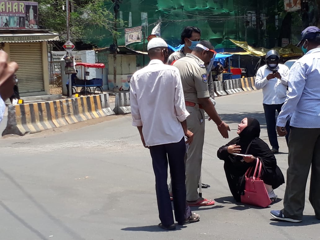 HammadMHU's tweet image. Police is getting  too much free hand during #LockdownExtend.It may develop a massive #hatewave against #KCRGovt which may visible soon.Controlling #Covid_19india is necessary but humanitarian behaviour required.
@KTRTRS
@TelanganaCMO
@trspartyonline
@TelanganaDGP