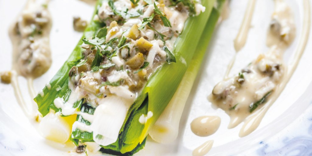 kutchenhaus's tweet photo. A side dish that sounds rather strange at first, but rest-assured that it's delicious!

Here's Michelin star chef @josh_eggleton's Leek with Grated Egg Dressing recipe for @caple!

#KeepCalmandCarryOnCooking #Leeks #Egg https://t.co/8HuWf0GIwD
