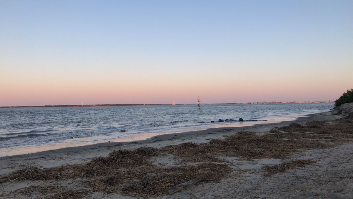 TuckerRose14's tweet photo. Got up early this morning for some sprints on the beach! https://t.co/KzG4Q5U05W