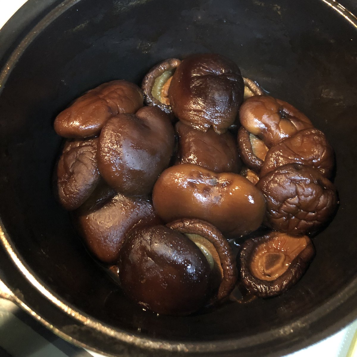 老舗のお弁当屋さん廃業の切ないニュースを見て ああいうしっかりした味付けの煮しめ よく眠りたまに色々考える主婦 甘木サカヱのイラスト