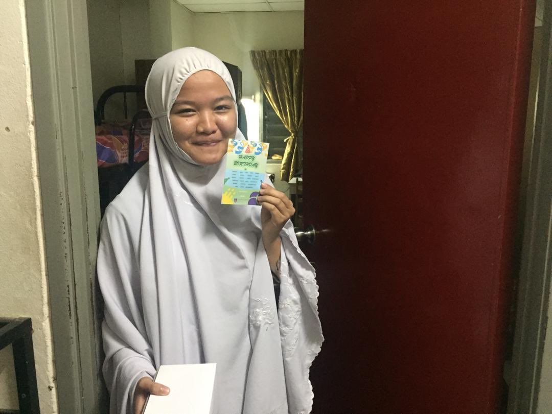 helmihusaini_'s tweet photo. Birthday Prank to April Babies yang Stranded dekat kampus !!  @uitmperlismpp  #mppcare #hepcare #uitmperliscare https://t.co/5UHvjEd8zk