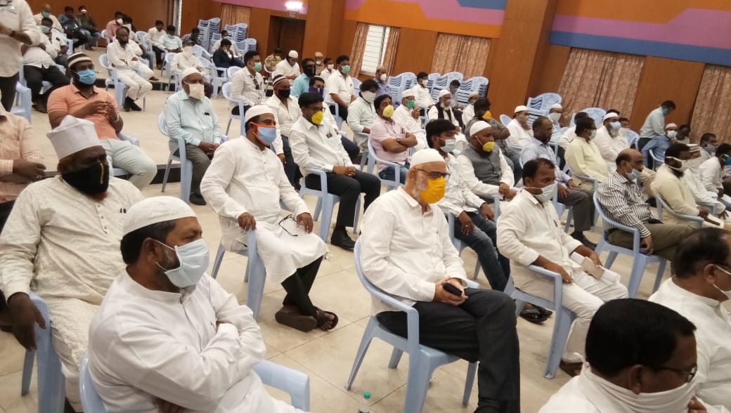 కరోనా విపత్తు నేపథ్యంలో ముస్లిం సోదరులు రంజాన్ మాసంలో తీసుకోవలసిన జాగ్రత్తల గురించి విశాఖపట్నంలో ఈరోజు ముస్లిం మత పెద్దలతో నిర్వహించిన సమావేశం.