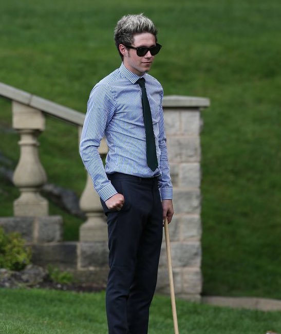  appreciation thread for Niall in a suit 