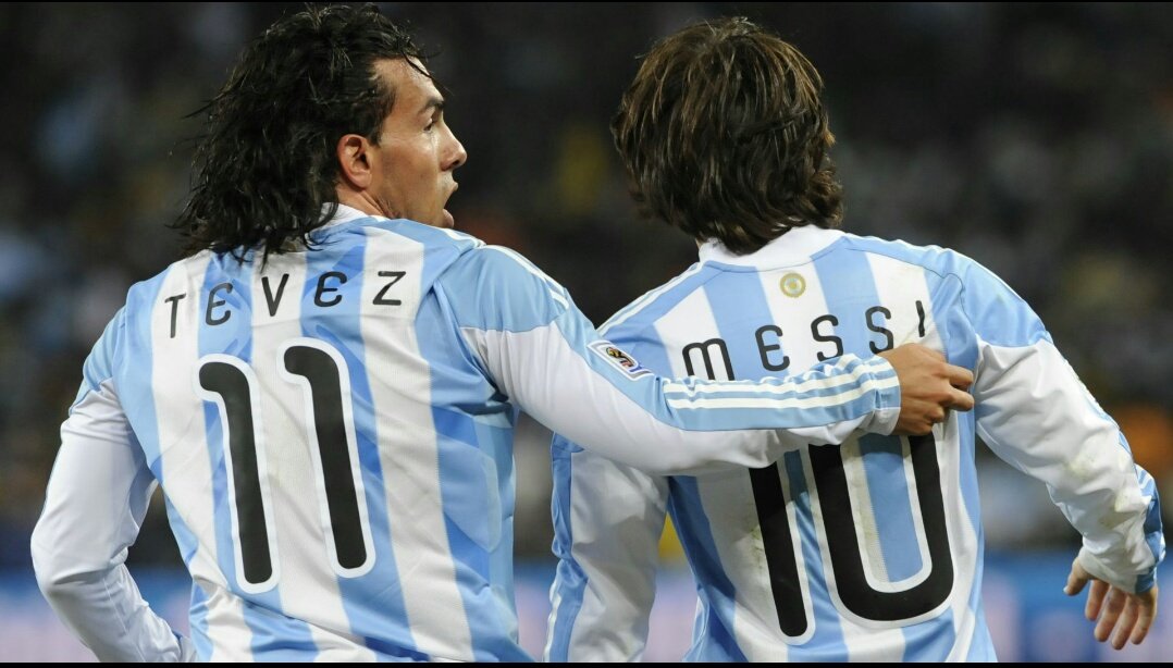 Carlos Tevez: "It's normal for Cristiano to think that he's the best player in the world. Anyone who scores 37 or 40 goals a season thinks that, but if you'll ask me I'll always side with Messi."