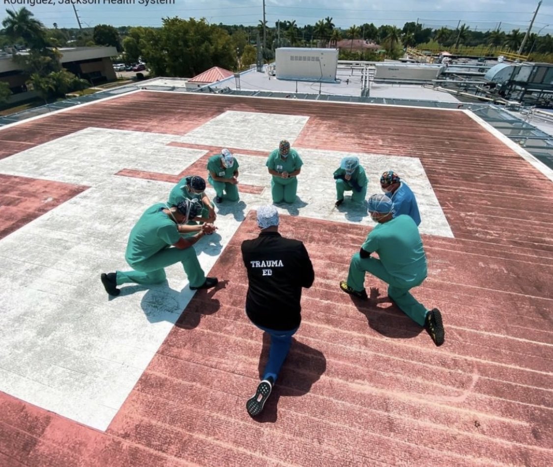 greglaurie's tweet photo. What a great photo. A group of Doctors and Nurses praying before they go to work. Let’s remember to pray for them today. https://t.co/VkBivhU3BE