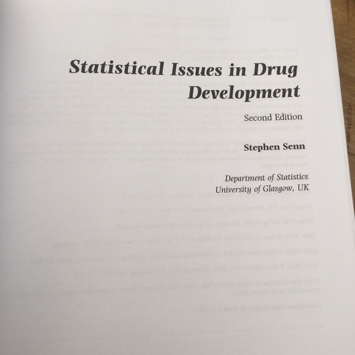 Avant de continuer la discussion de l’article du Pr Raoult, je vous invite à lire 3 livres sur les essais cliniques. L’excellent “Statistical issues in drug development” de S Senn.