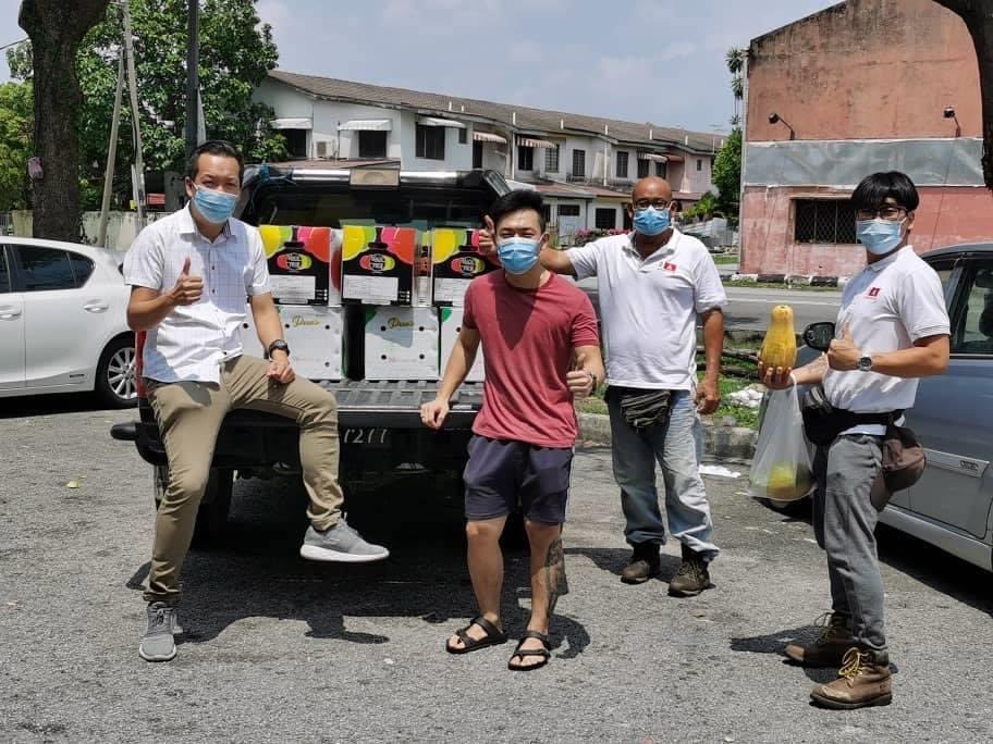 Dap Perak Ar Twitter Dalam Misi Prihatin Rakyat Kali Ini Sumbangan Rakan Rakan Dap Memainkan Peranan Amat Penting Tanpa Sumbangan Mereka Tak Mungkin 10 000 Keluarga Asnaf Miskin Kini Telah Menerima Bantuan Dari Pasukan Khidmat Dap Pk