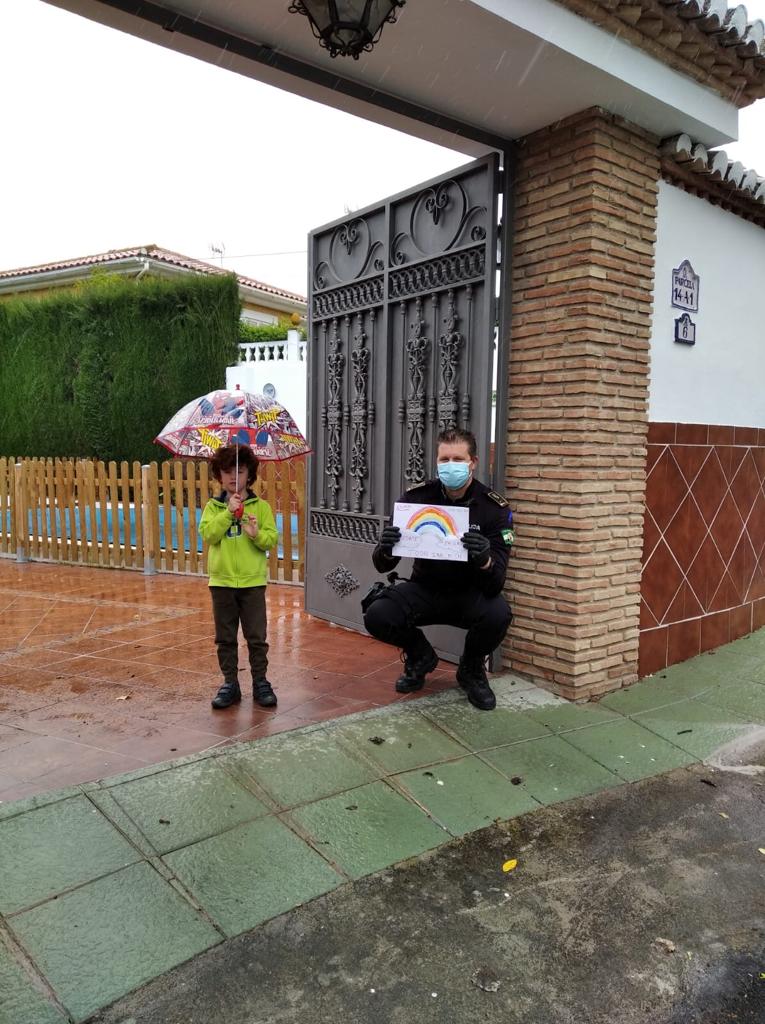 Otura repartirá dibujos hechos por sus niños entre todos los trabajadores de supermercados y tiendas para agradecerles su esfuerzo y darles ánimo ayuntamientodeotura.es/otura-repartir…