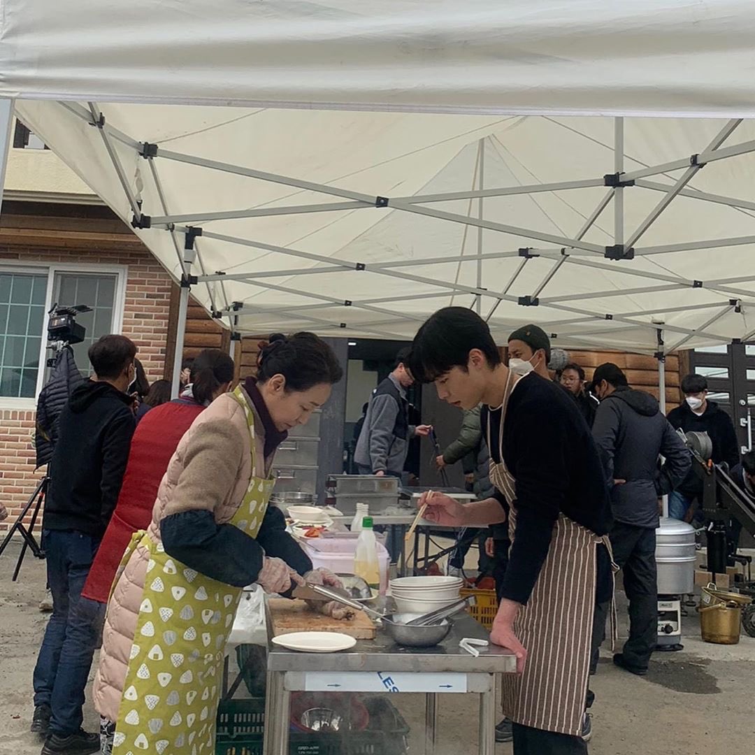 oswcsh's tweet photo. 앞치마 두른 재욱도 멋있어❤️ https://t.co/Poa9hn631o