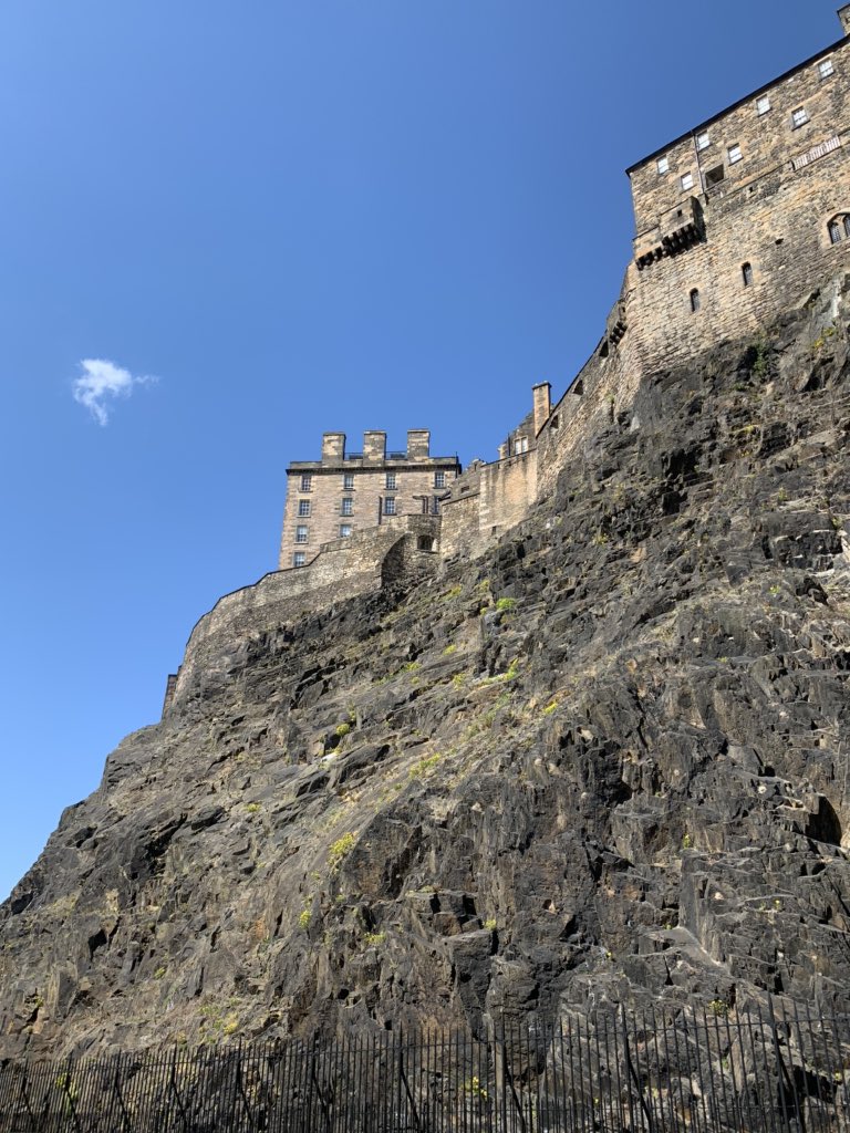 lucynorris1's tweet photo. Edinburgh Castle from the South face #EdinburghCastle #SouthFace #edinburghlockdown https://t.co/Uz9yDYVktw