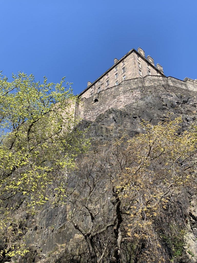 lucynorris1's tweet photo. Edinburgh Castle from the South face #EdinburghCastle #SouthFace #edinburghlockdown https://t.co/Uz9yDYVktw