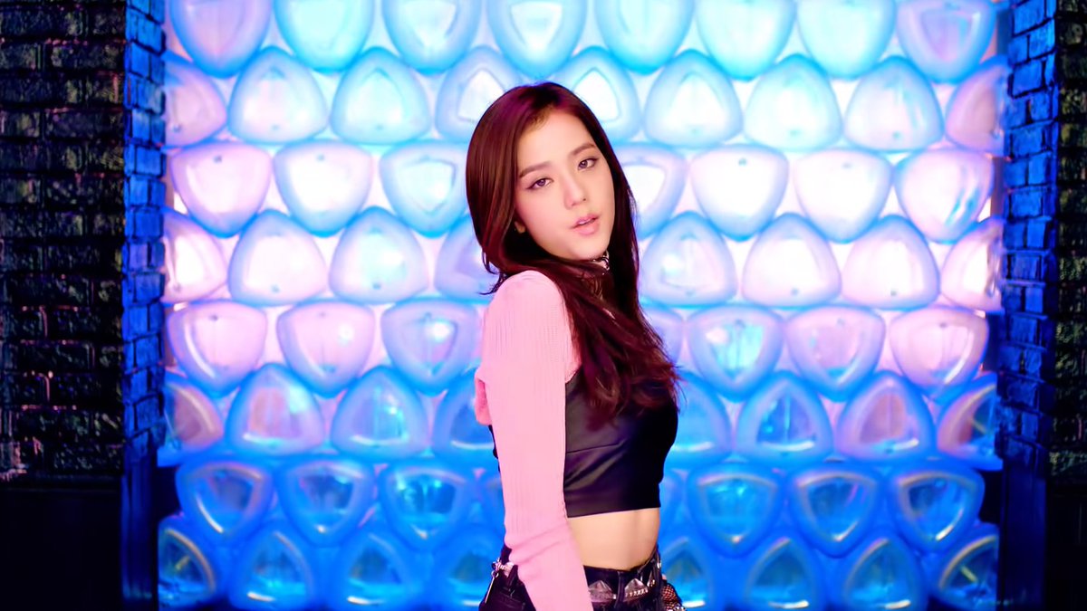   #BLACKPINK Jisoo in 10 Pictures  @ygofficialblink ThirdBOOMBAYAH