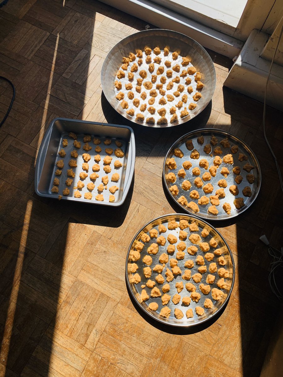 iPragS's tweet image. My first attempt at making Sandge (सांडगे) #authentic #Maharashtriandish mummy chya hatachi chaav yayla havi 😋hope they turns good :) #UK #London