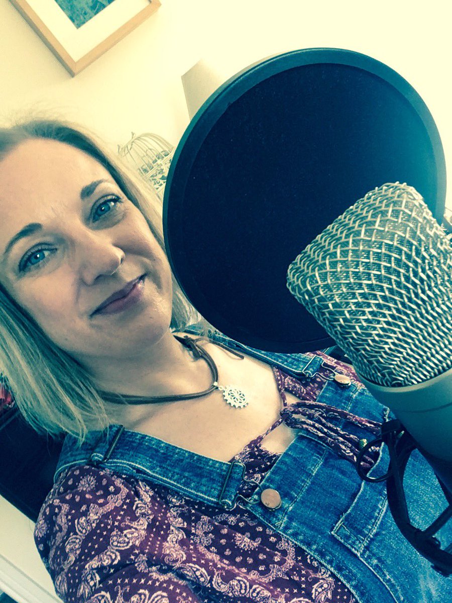 rowangodelmusic's tweet image. Loving doing a little vocal session for @RaycooperRay  today... #Newalbum in progress! Get in touch if you'd like a session for your project! #remotesession #onlinesession #studiosession #vocalarrangement #vocals #backkngvocals #professionalsinger