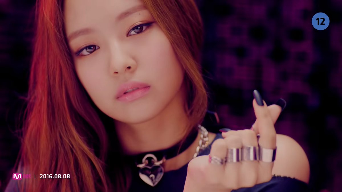  #BLACKPINK Jennie in 10 Pictures  @ygofficialblink BOOMBAYAHFirstFinger Hearteu