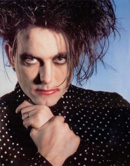 Route_66_DM's tweet photo. #TheCure Robert Smith, felices 61 años. 🤗🤗 https://t.co/KbzaMZ4RT5