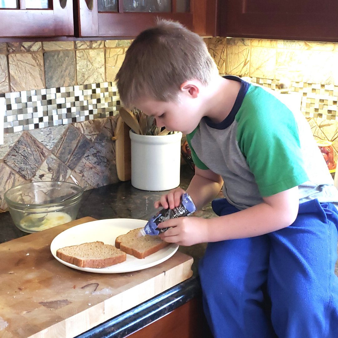 MKThorntonCO's tweet photo. We recently discovered Slammers Snacks and had a great time getting creative with Slammers Stuffed French Toast! #sponsored #SlammersSnacks #Kidssnacks #CookWithKids https://t.co/XnuljhdbU4