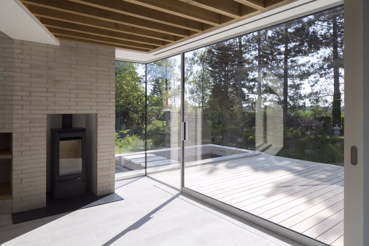 CDC_Studio's tweet photo. The weather is glorious and we would love to be basking on our clients decking #cornerwindow #contemporaryarchitecture #newbuild @rchiversphoto https://t.co/0YTZcbLHWT