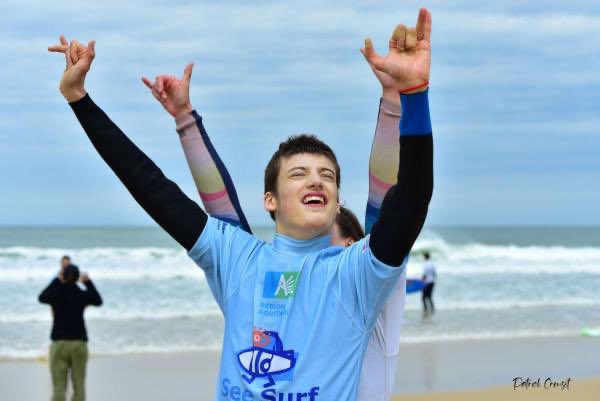 SeeSurf33's tweet image. 🤞🏼 A ce jour, la journée d’initiation du 6 septembre 2020 reste néanmoins maintenue ! (sous réserve des décisions gouvernementales à venir) ❤️ En attendant, toute la team #SeeSurf vous envoie les meilleures vibes possibles ! Prenez soin de vous #handisurf #inclusion #association