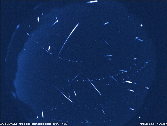 NASA_Marshall's tweet photo. Just in time for #EarthDay, the Lyrid meteor shower is reaching its peak early tomorrow morning. Here's what to look out for >> https://t.co/ZPh0Ymo8al https://t.co/XeRjfprN6I