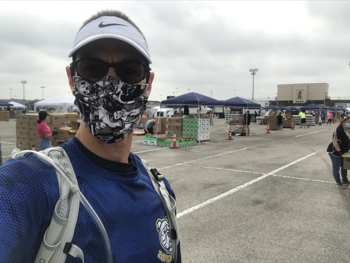 ice72dc's tweet photo. Volunteering at the Food Bank Distribution. Doing what I can to help out!! #helotesbulldogs #NISD #NISDHelotes https://t.co/dSZoIMlMgE
