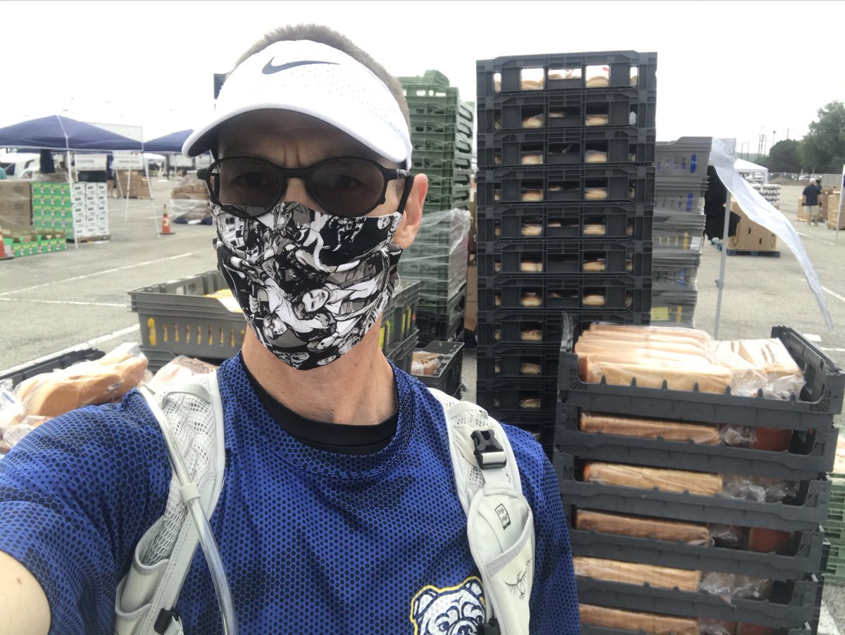 ice72dc's tweet photo. Volunteering at the Food Bank Distribution. Doing what I can to help out!! #helotesbulldogs #NISD #NISDHelotes https://t.co/dSZoIMlMgE