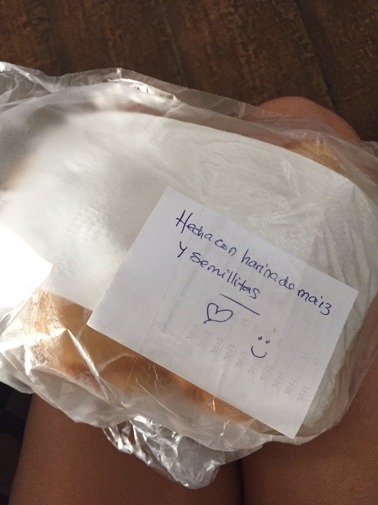rosariovillalb's tweet photo. Ustedes viven subiendo cosas feas que le hacen a los médicos, bueno yo les cuento que mi vecina le cocina y regala cosas a mi mamá desde que comenzó la cuarentena 🥺 te amamos Lili todo esta riquísimo https://t.co/b6BOYAcCNA