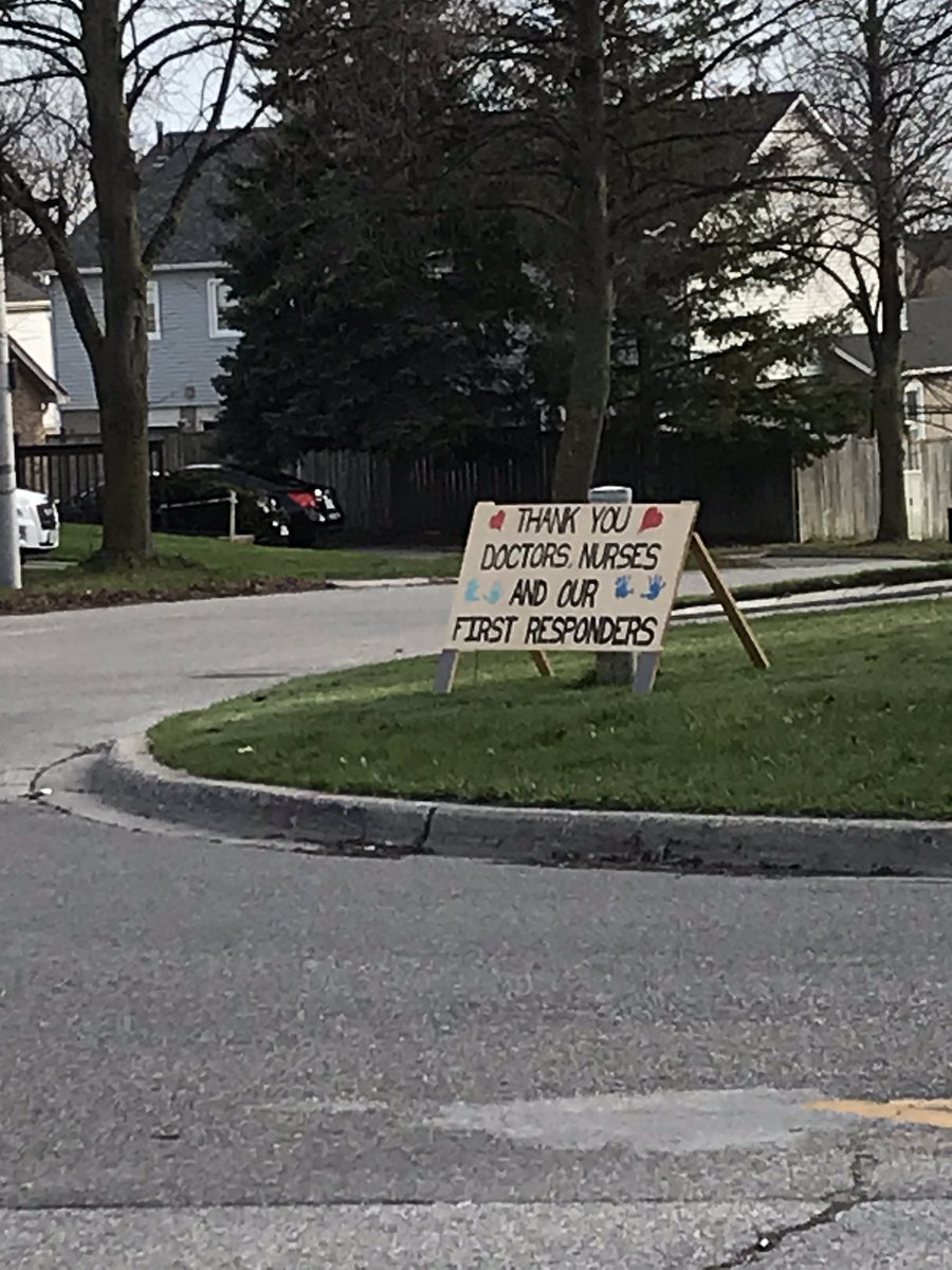 CassianJoseph's tweet photo. When I saw this sign, I felt the love from ward 2 #Brampton #richvale #thankyou #FirstResponders https://t.co/GH3ZKuppc6