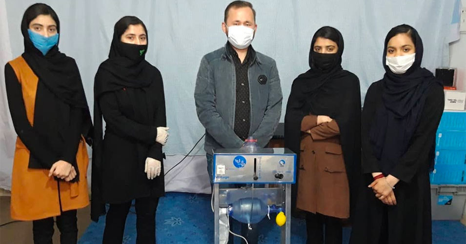 This innovative group of young bot builders designed an inexpensive ventilator out of car parts to help battle COVID-19 in Afghanistan.

#FeeltheImpact 

amightygirl.com/blog?p=29535&f…