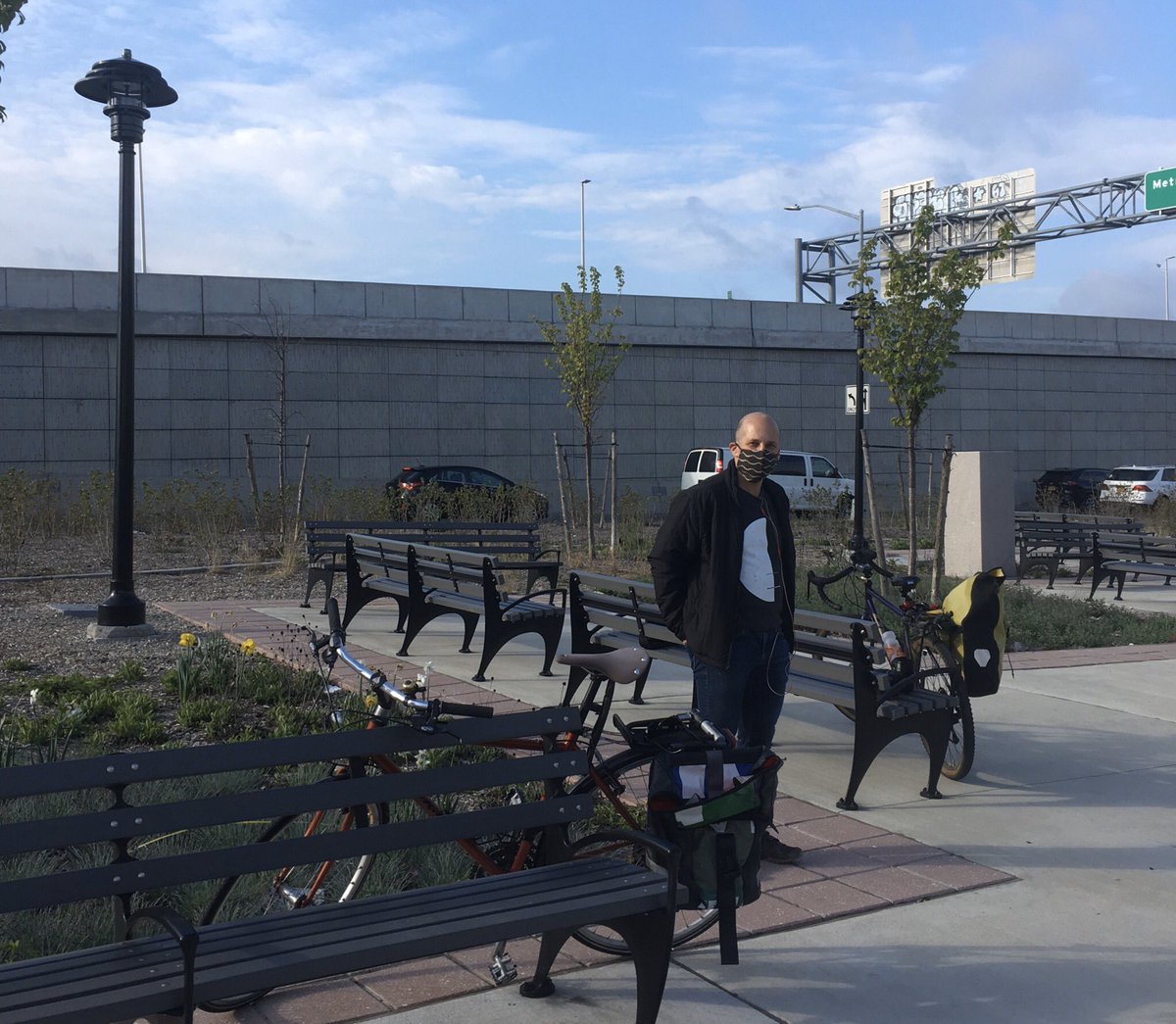 saranics's tweet photo. And then there was that time when @stevenbodzin and I met at the base of the Kosciusko Bridge to trade homemade masks for homemade kimchi. #silverlinings #coronadventures #fermentadventures #lemmeknowifyouneedamask #Ihearthumans https://t.co/UZvpnF488f