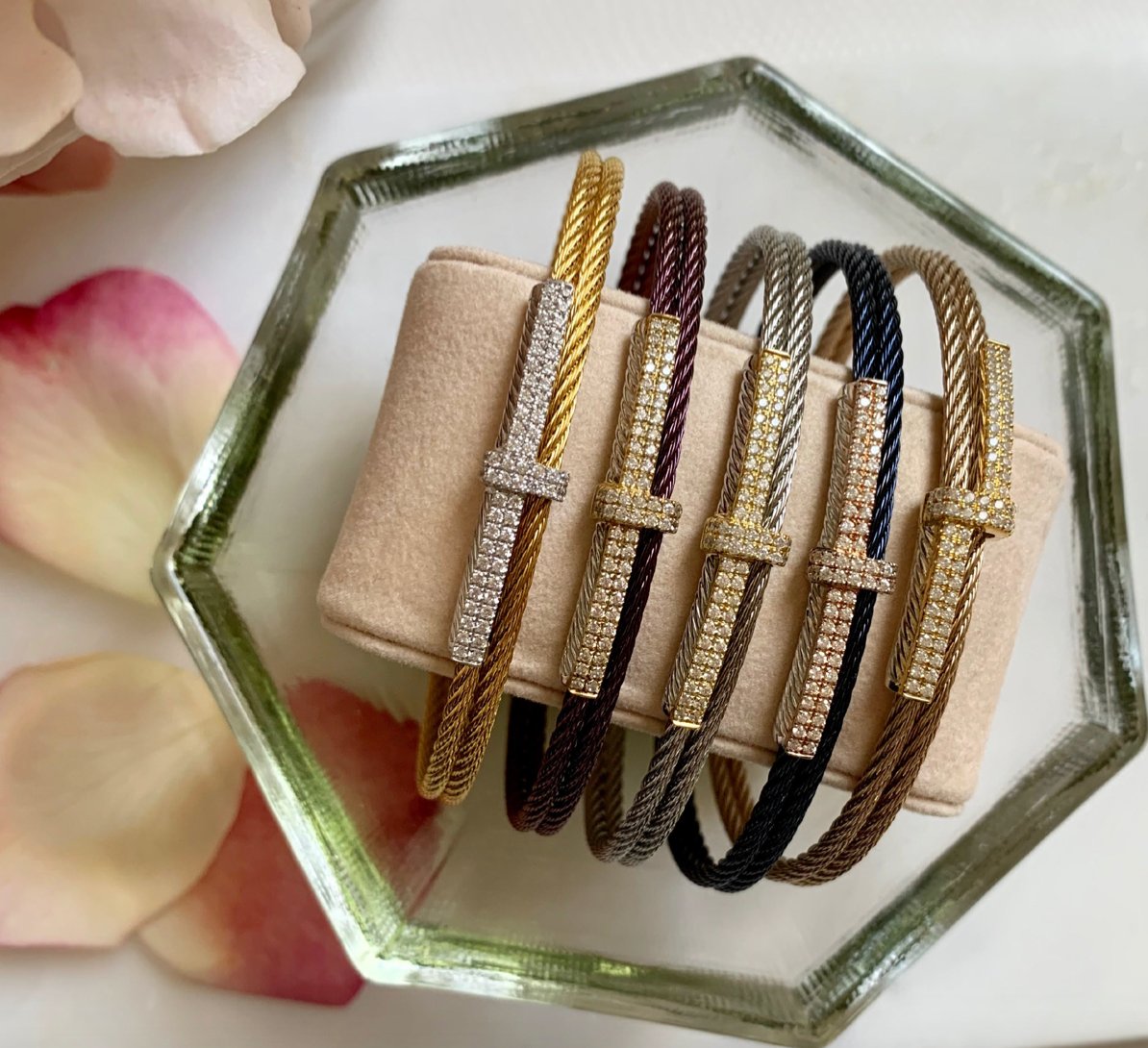 Maloufs's tweet photo. Show Mom how much she means with these timeless pieces from ALOR! Mother's Day is in a few weeks and we can still help you pick out the perfect gift! Reach out to Justin (806-790-7137) or Michael (806-790-7137) and we can get your items delivered or shipped to you! https://t.co/vhuMgIJDSk