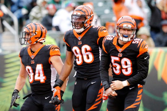 30. Cincinnati Bengals. Like most aspects of the Bengals organisation these uniforms are severely outdated. The helmet gimmick is a bad one, the shoulders are nasty. Nobody looks good in this uniform